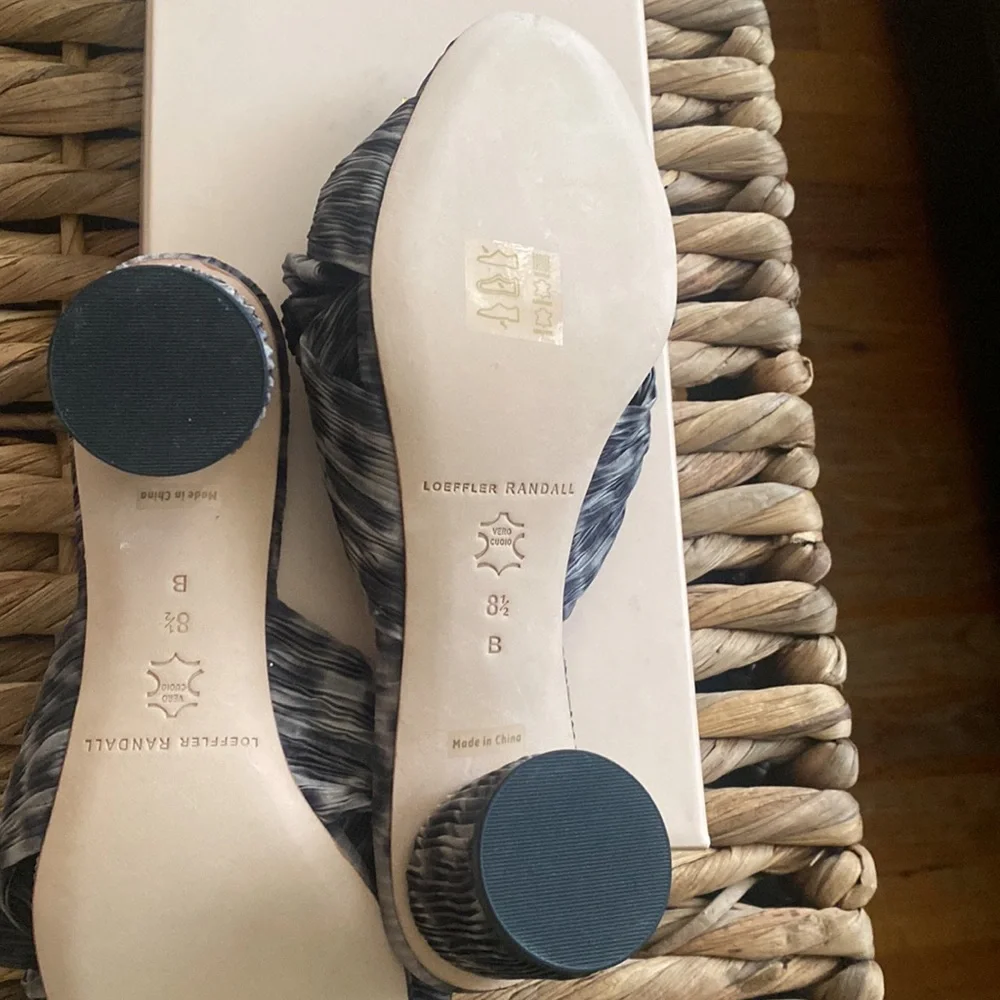 Only tired on once brand new Loeffler Randall open to sandals with cutest bow - Picture 12 of 12